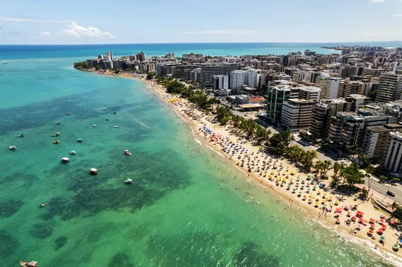 Vista de cima da praia de Maceió