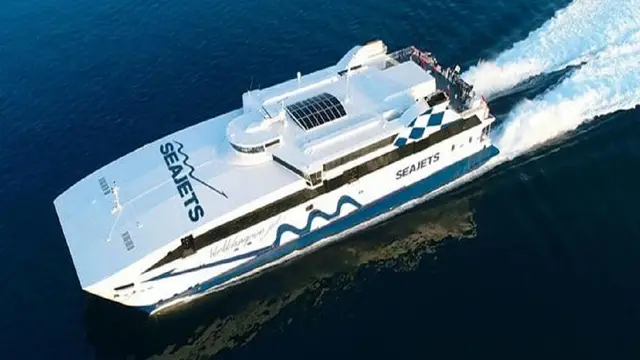 Can you buy ferry tickets at cheap piraeus port