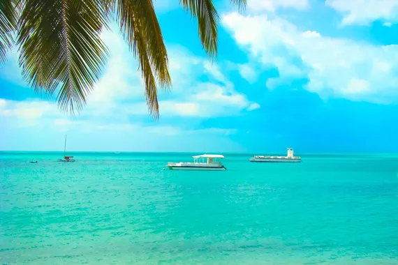 Águas azuis em Maceió