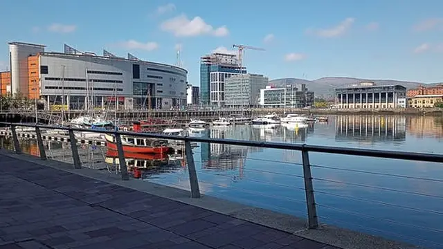 Explorando o Titanic Quarter de Belfast em um tour de áudio autoguiado