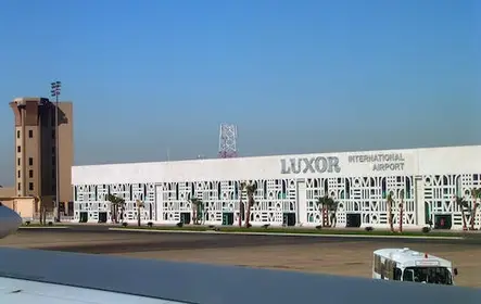 Transferência privada de-para o Aeroporto de Luxor dentro da área de Luxor